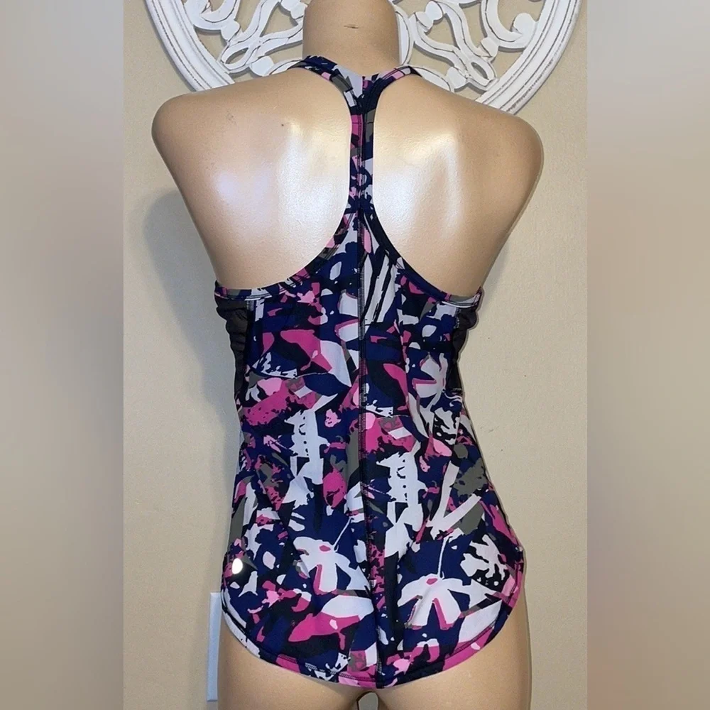 Lululemon women’s 8 medium tank top fast lane singlet blue pink grey green